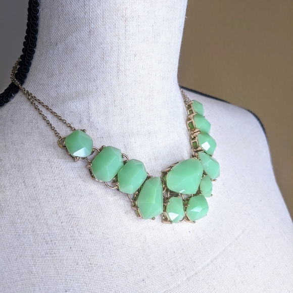 💞 Chunky Faced Crystal Creamy Mint Necklace - Picture 2 of 6
